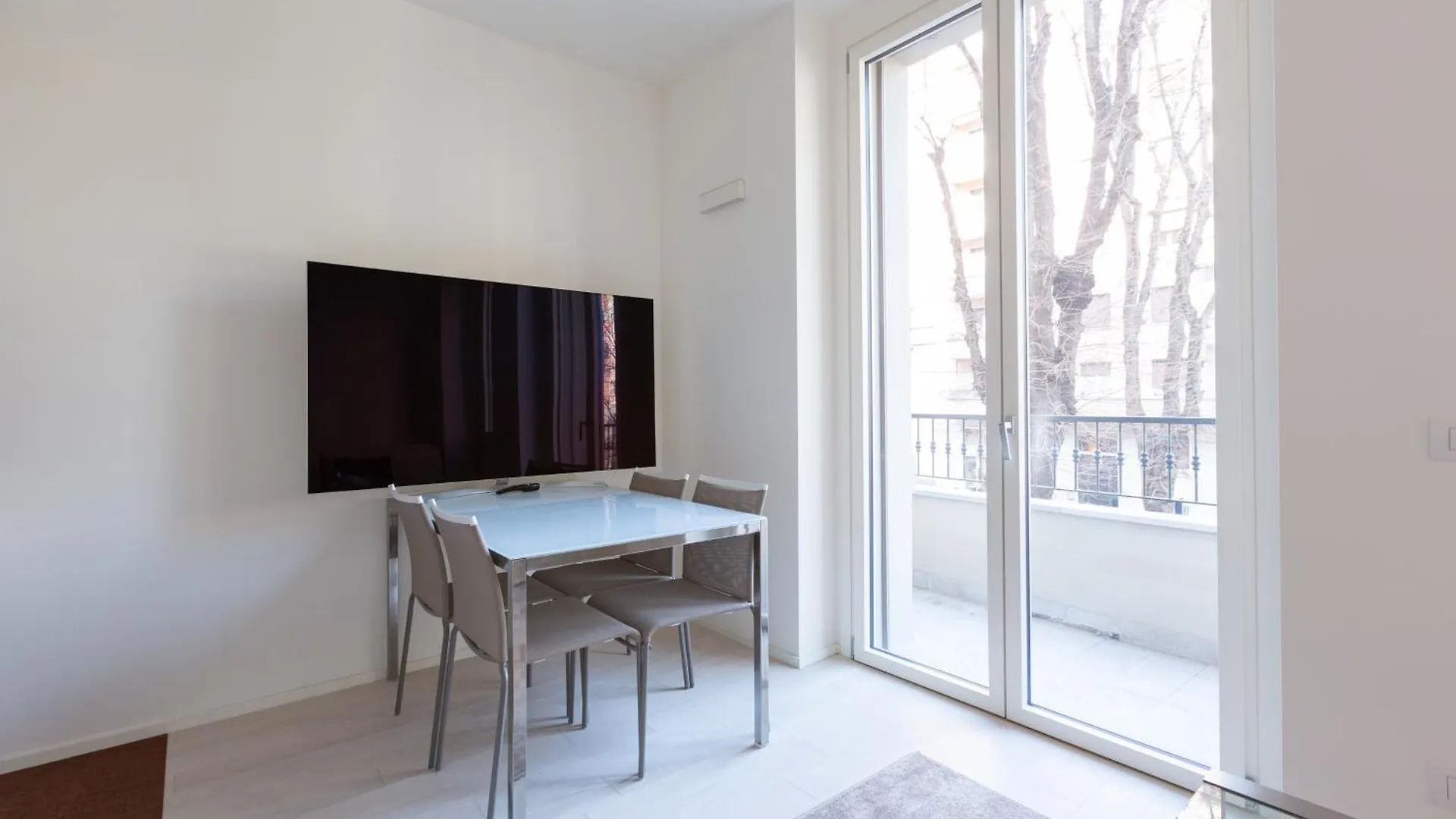 Bullona Elegant Apartment Milan