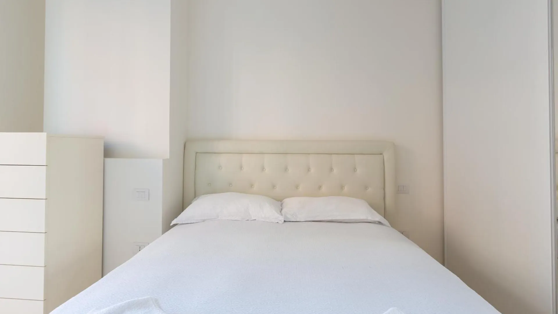 Bullona Elegant Apartment Milan Italy
